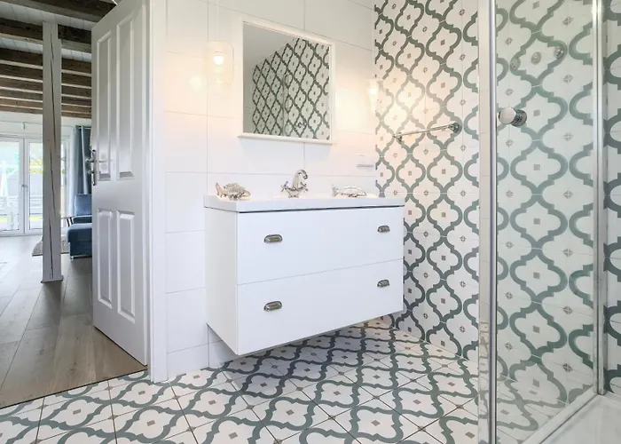 Dom Cayetano, Sun & Snow